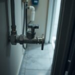 Zawór wody w mieszkaniu w bloku